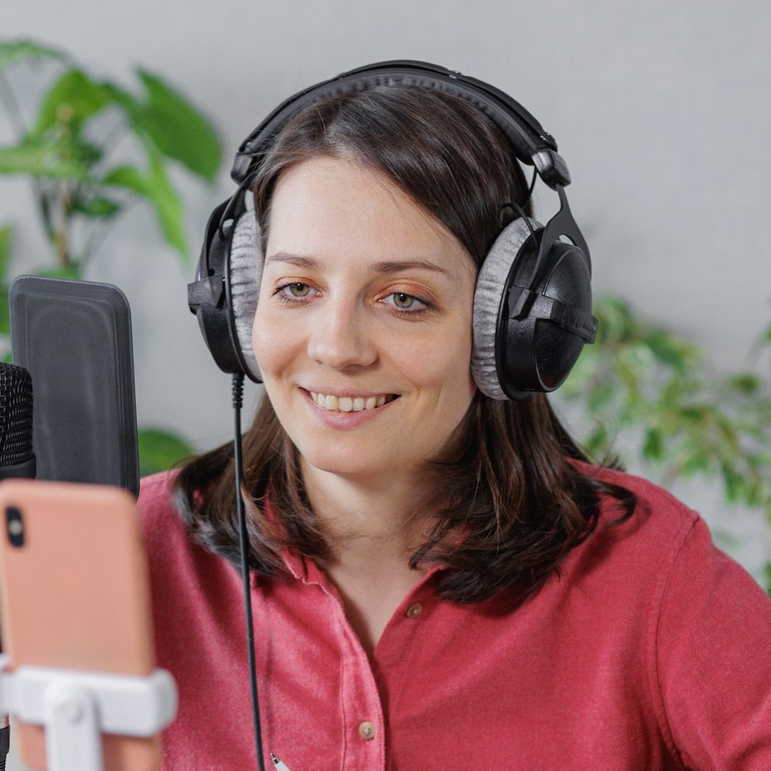 Produção de mensagens bíblicas em áudio